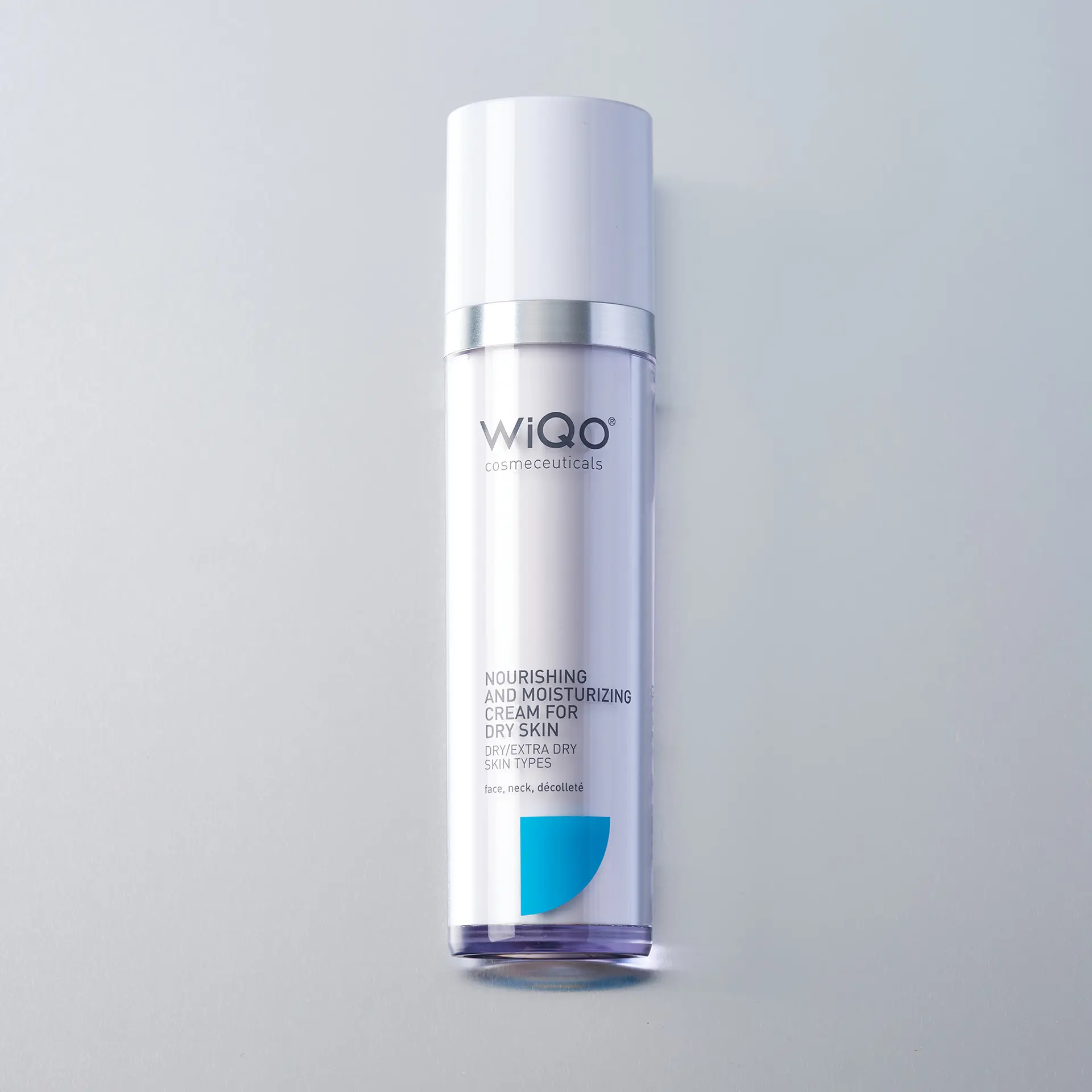 Birds-eye view of the WiQo Nourishing Cream for dry skin on a light grey surface
